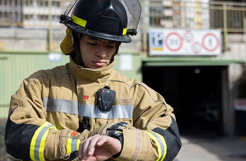 Fireman-with-smart-watch_640x420
